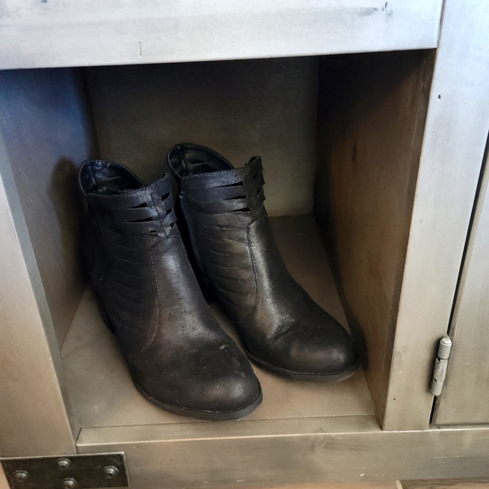 Women's Black Boot with Block Heel